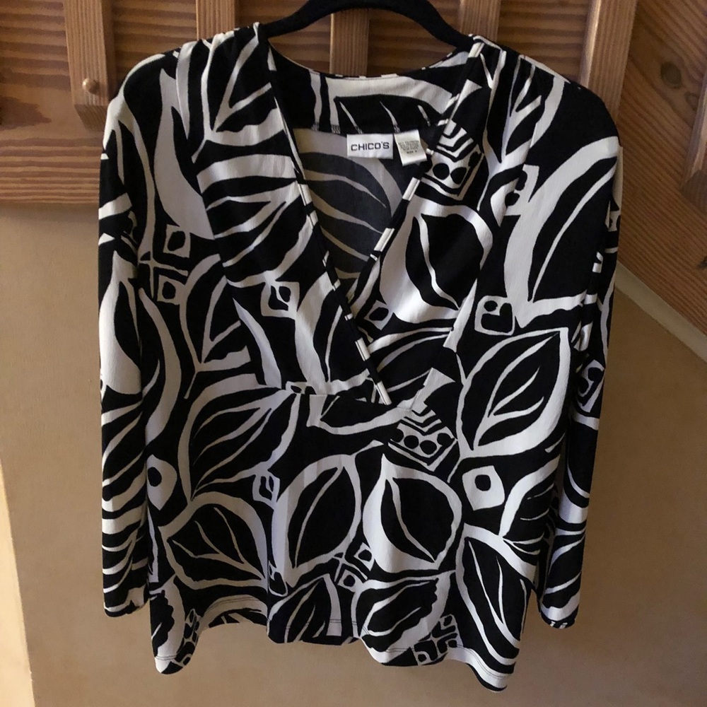 Chico’s Black and White V Neck Top - Picture 4 of 5